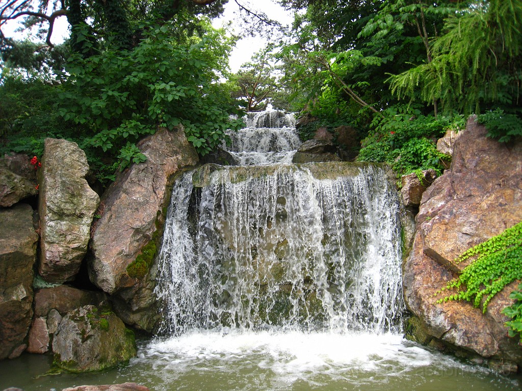 Botanical Gardens 2010 0245.jpg - The Chicago Botanic Gardens. Wear comfortable shoes, and be prepared to enjoy the landscape for a day.